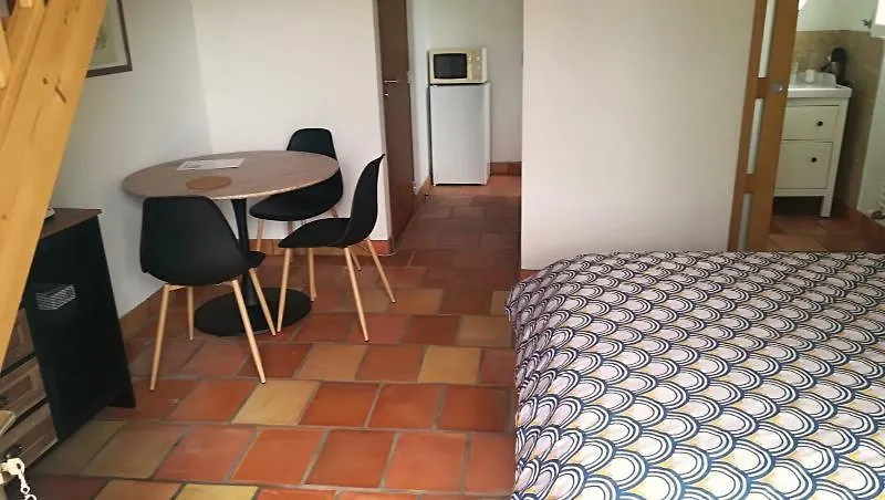 Domaine De Cayre Bed and Breakfast Mervilla Bed & Breakfast