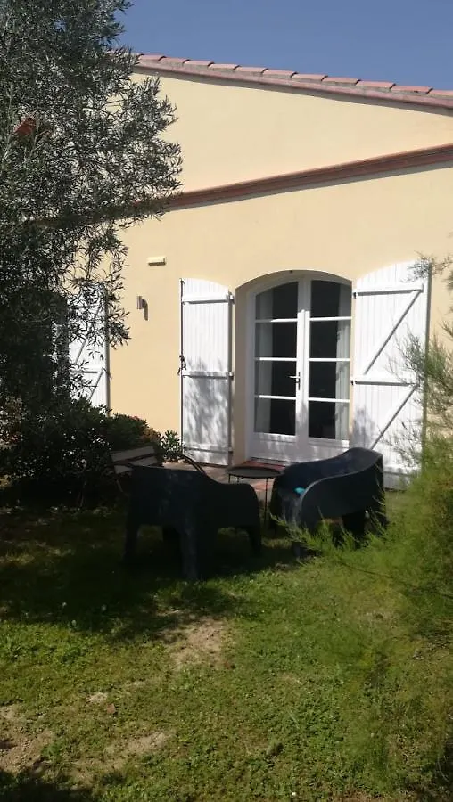 Domaine De Cayre Bed and Breakfast Mervilla