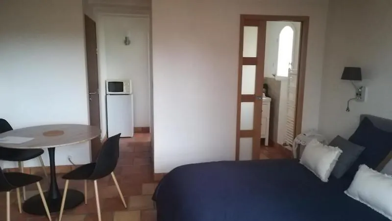 Domaine De Cayre Bed and Breakfast Mervilla Bed & Breakfast