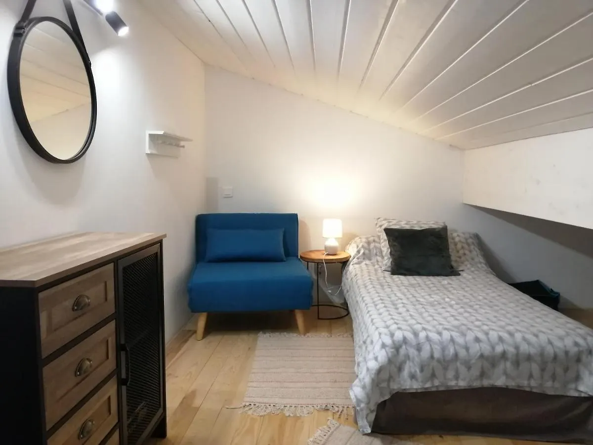 Domaine De Cayre Bed and Breakfast Mervilla 0*,  Frankrijk